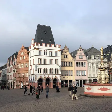 Wohnen Am Ufer Der Mosel In Trier