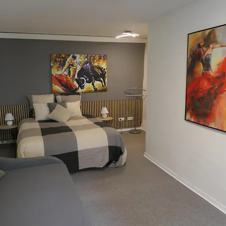 Wohnen Am Ufer Der Mosel In Trier