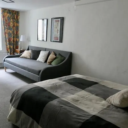 Semesterbostad Wohnen Am Ufer Der Mosel In Trier