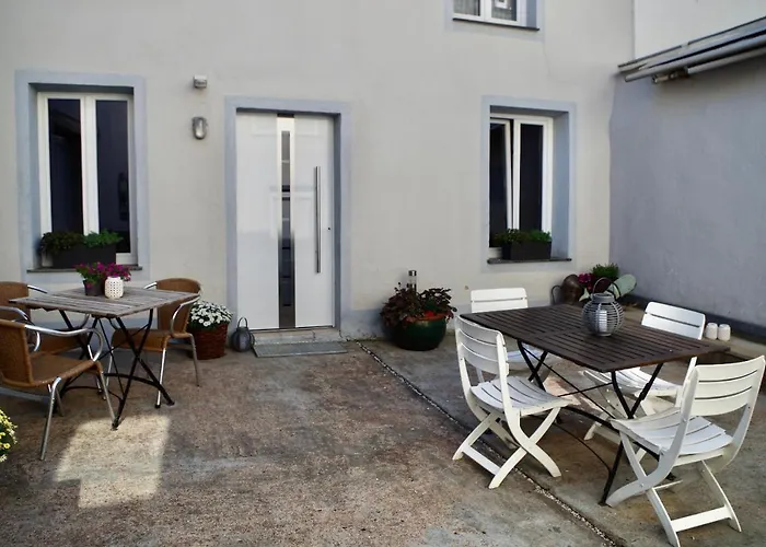 Wohnen Am Ufer Der Mosel In *