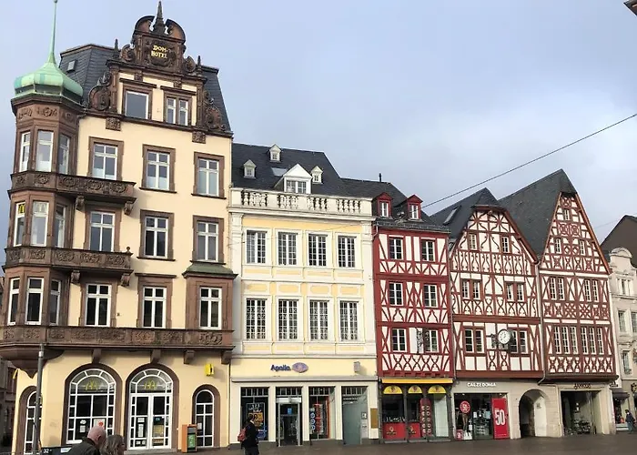 Wohnen Am Ufer Der Mosel In Trier