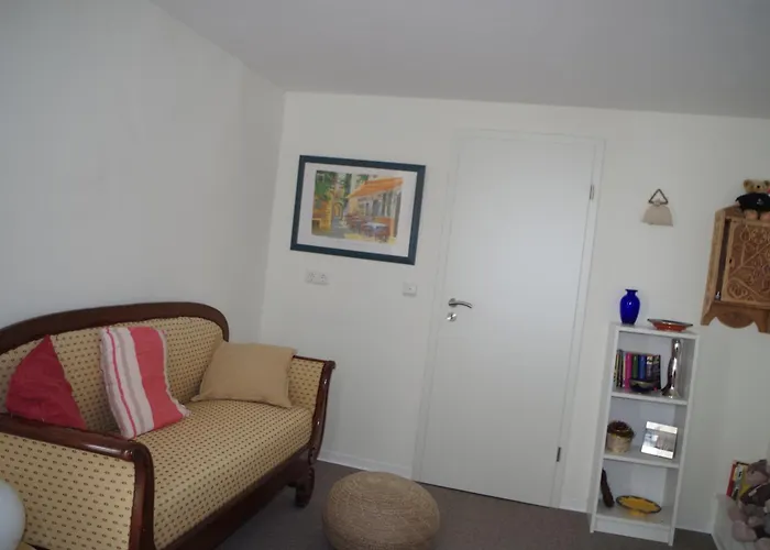 Wohnen Am Ufer Der Mosel In * Trier